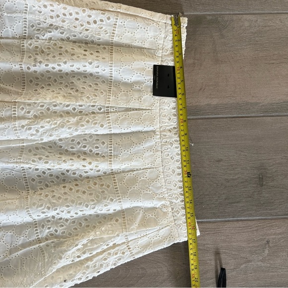 Banana Republic 100% Cotton Eyelet Details Pleated Side Zip Mini Skirt Size 12 - Picture 9 of 10